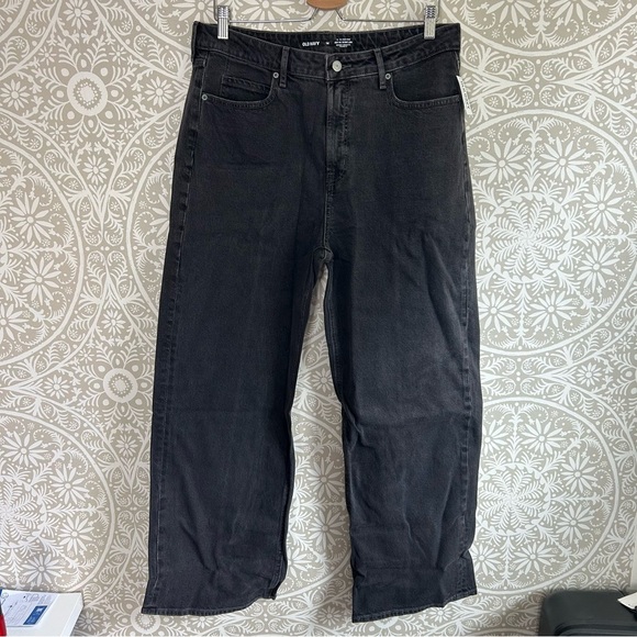 Old Navy Extra High Waisted Wide Leg Jeans in Black - Picture 2 of 4